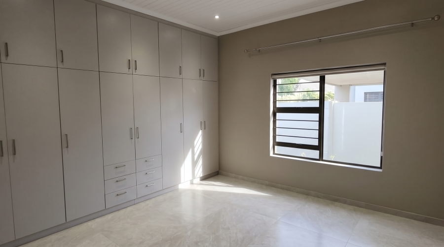To Let 3 Bedroom Property for Rent in Uitzicht Western Cape